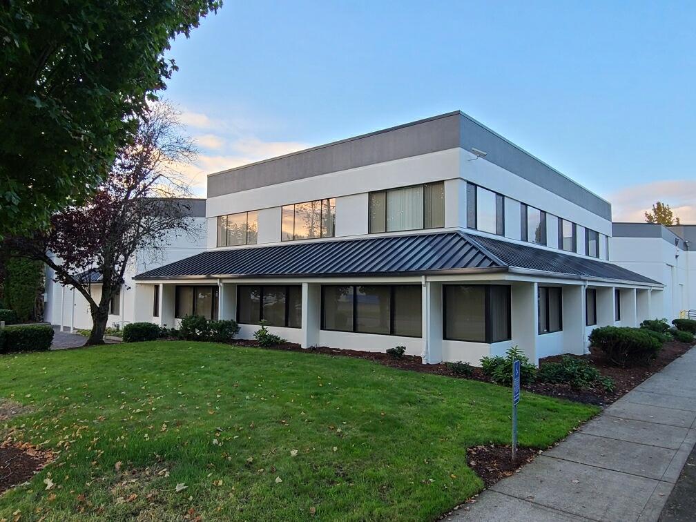 Exterior commercial painting in portland Oregon. Cascade painting and restoration. blue and white commercial building