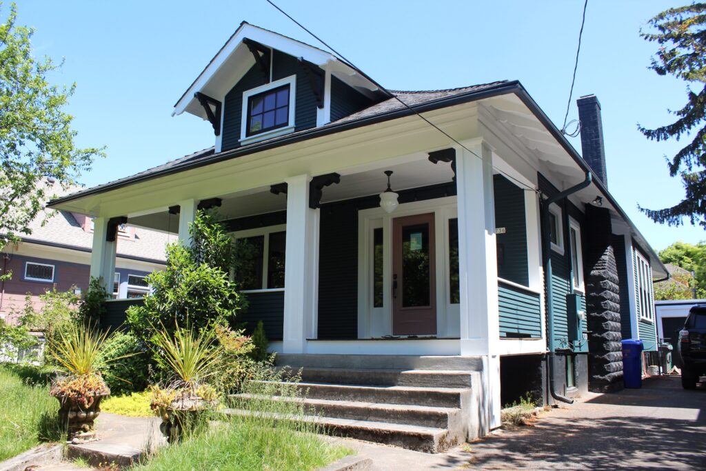Exterior residential painting in Portland Oregon. Cascade painting and restoration